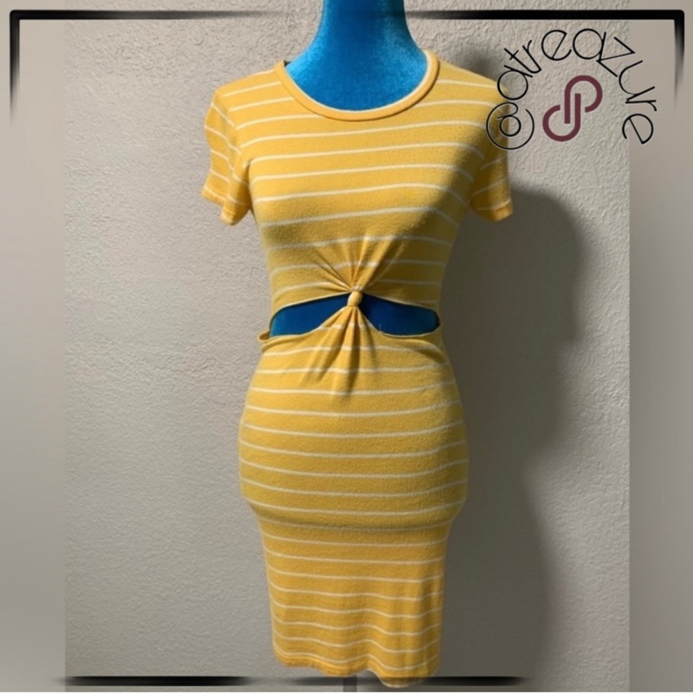 🈹 Rue 21 Mini Dress